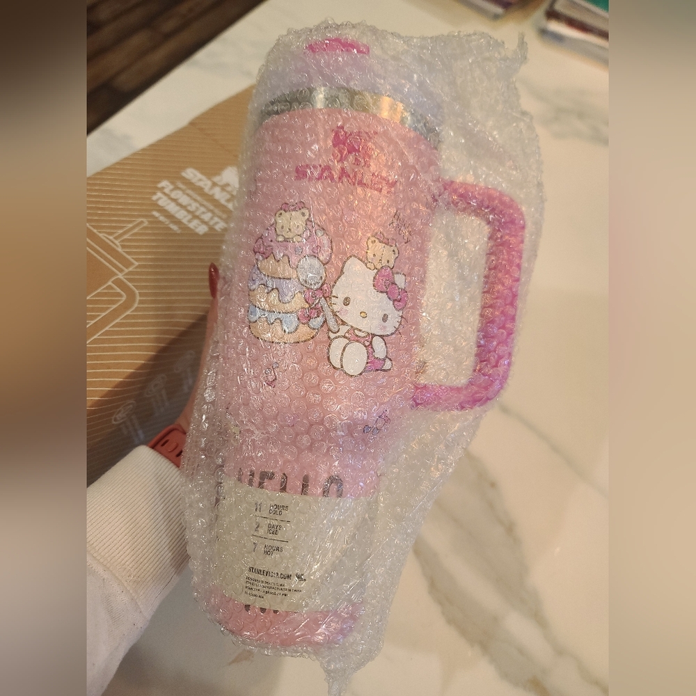 Stanley Pink Quencher H2.0 Tumbler - Picture 4 of 5